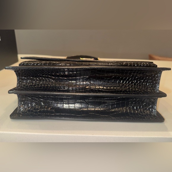 Saint Laurent Sunset Large in black croc-embossed shiny leather w/ gold hardware - Picture 6 of 17